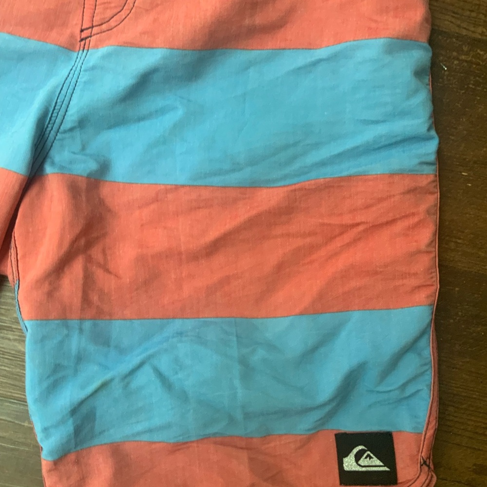 Men's Quiksilver Board Shorts Red And Blue Stripes Checkered Size 30 - Picture 4 of 12